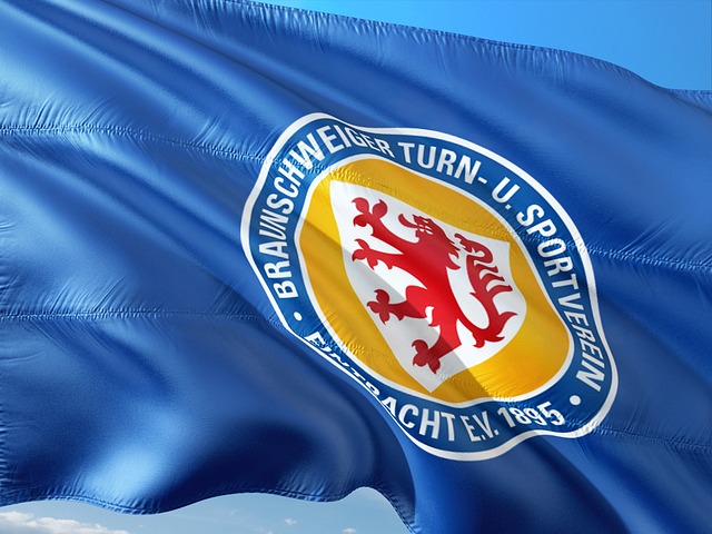 勇士半场8分遭灰熊压制, 球员评分出炉, 库里领衔他才是真大腿.